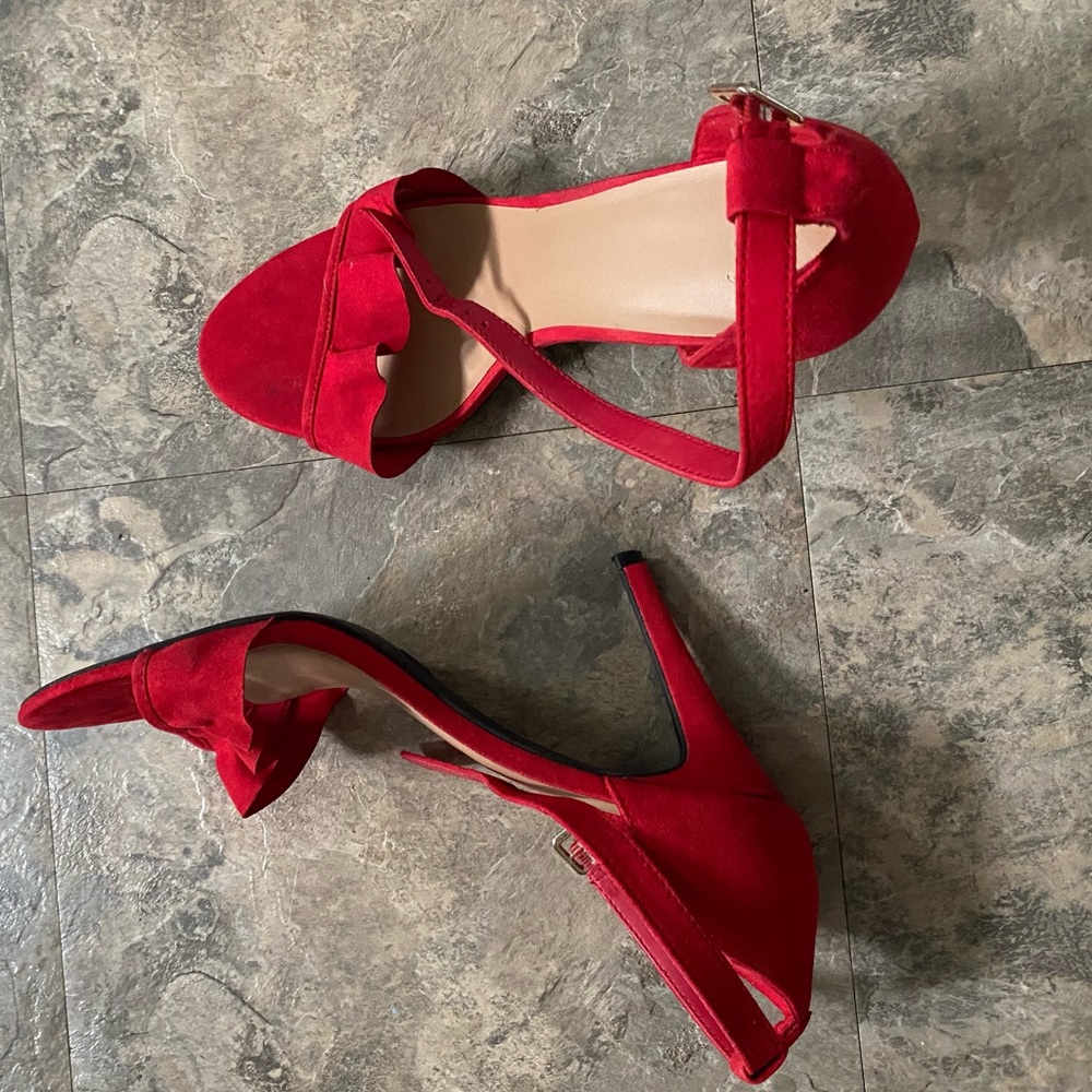 Red heels - Picture 5 of 7